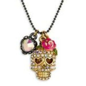 betsey johnson necklace